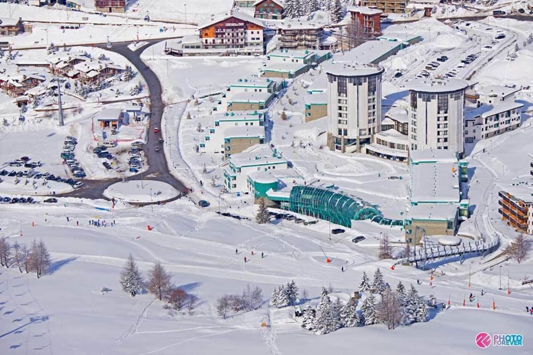46 Vale C'E' Al Villaggio Olimpico Di Colle Sestriere Buitenkant foto