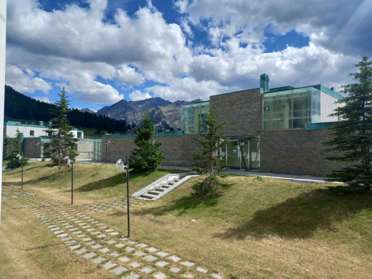 46 Vale C'E' Al Villaggio Olimpico Di Colle Sestriere Buitenkant foto